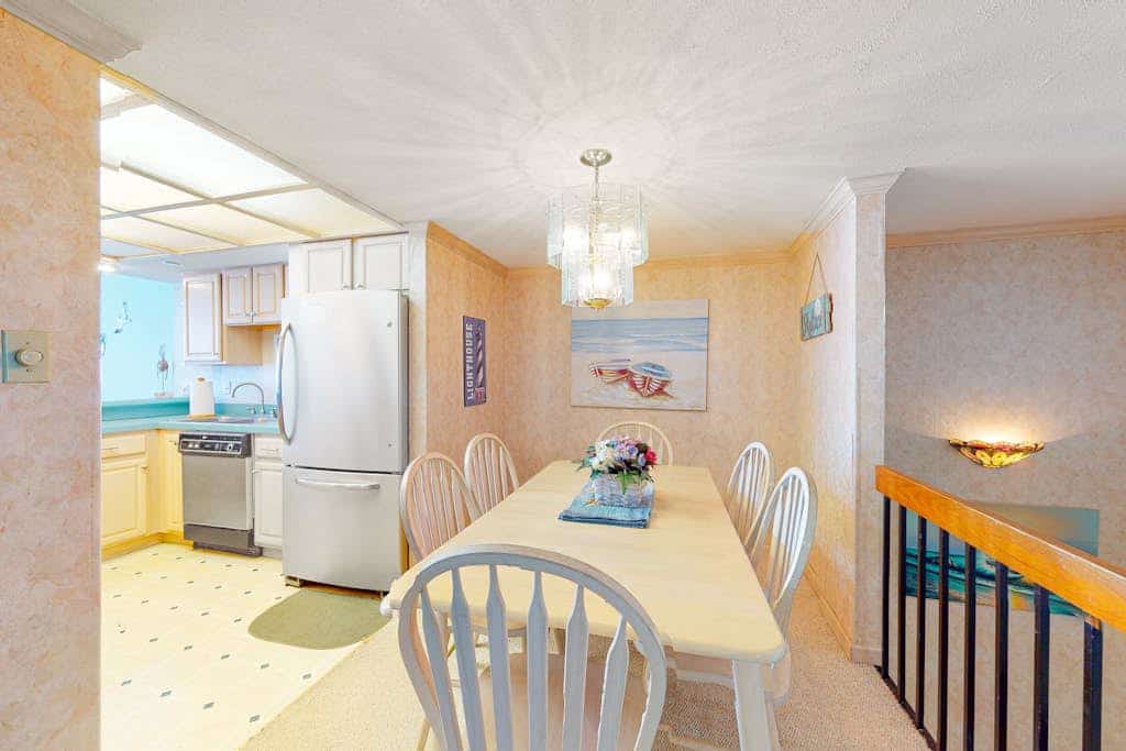 Convenient Condo in Gorgeous Oceanfront Location w/Shared Pool, Free WiFi