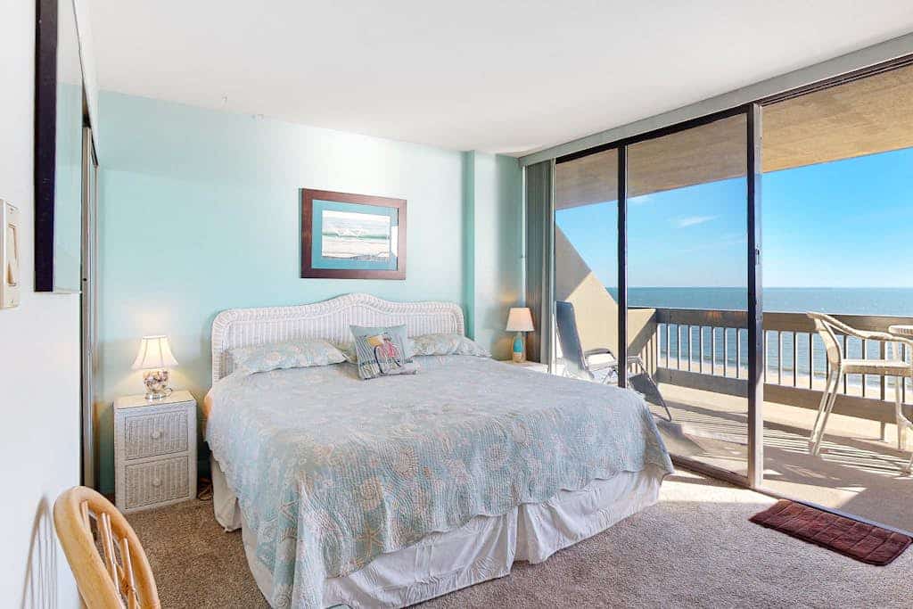 Condo in Wonderful Oceanfront Location w/Shared Pool, Free WiFi, Central AC