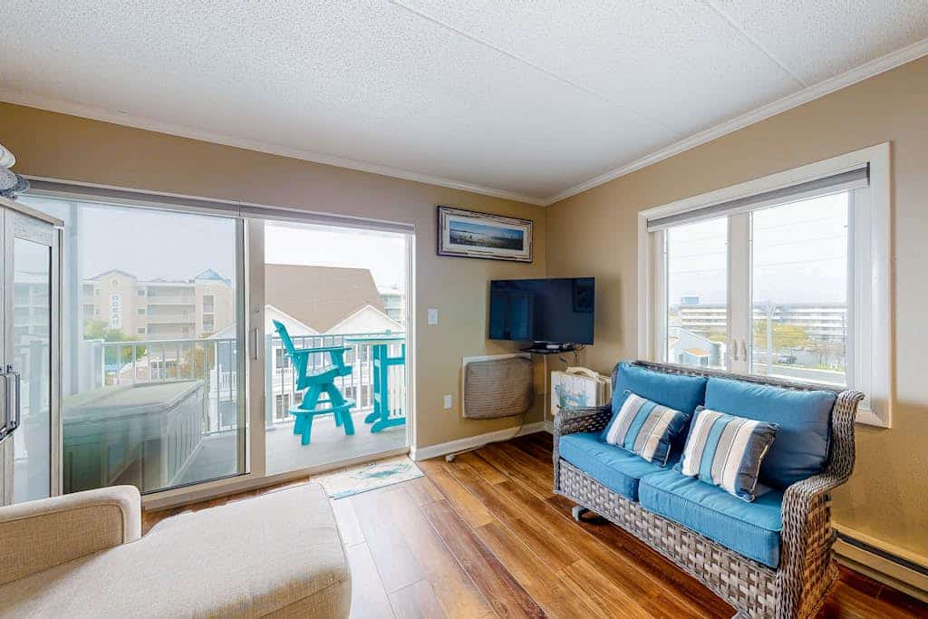 Amazing Suite in Oceanside Building w/Shared Pool, Private Washer/Dryer, WiFi