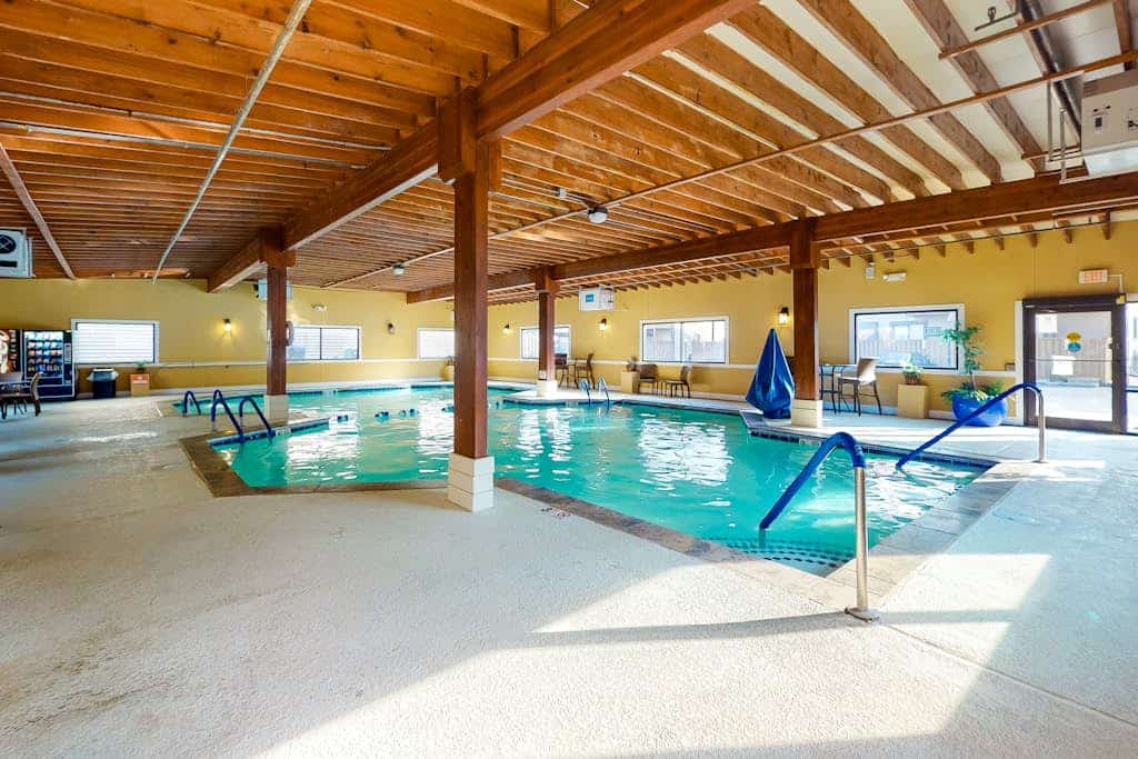 Updated condo with patio, central AC, washer/dryer, indoor pool, & tennis