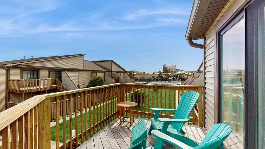 Second-Floor Condo w/Private Balcony, Shared Tennis, Racquetball, & Pools