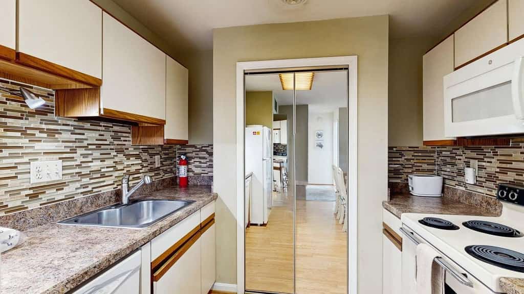 Second-Floor Condo w/Private Balcony, Shared Tennis, Racquetball, & Pools