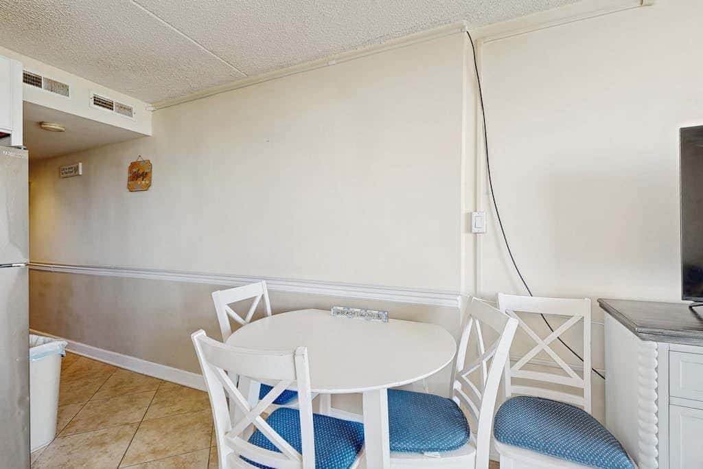 Golden Sands 213