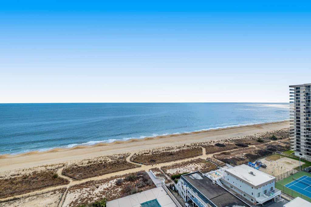 Oceanfront Penthouse w/Balconies, Amazing Views & Shared Pool