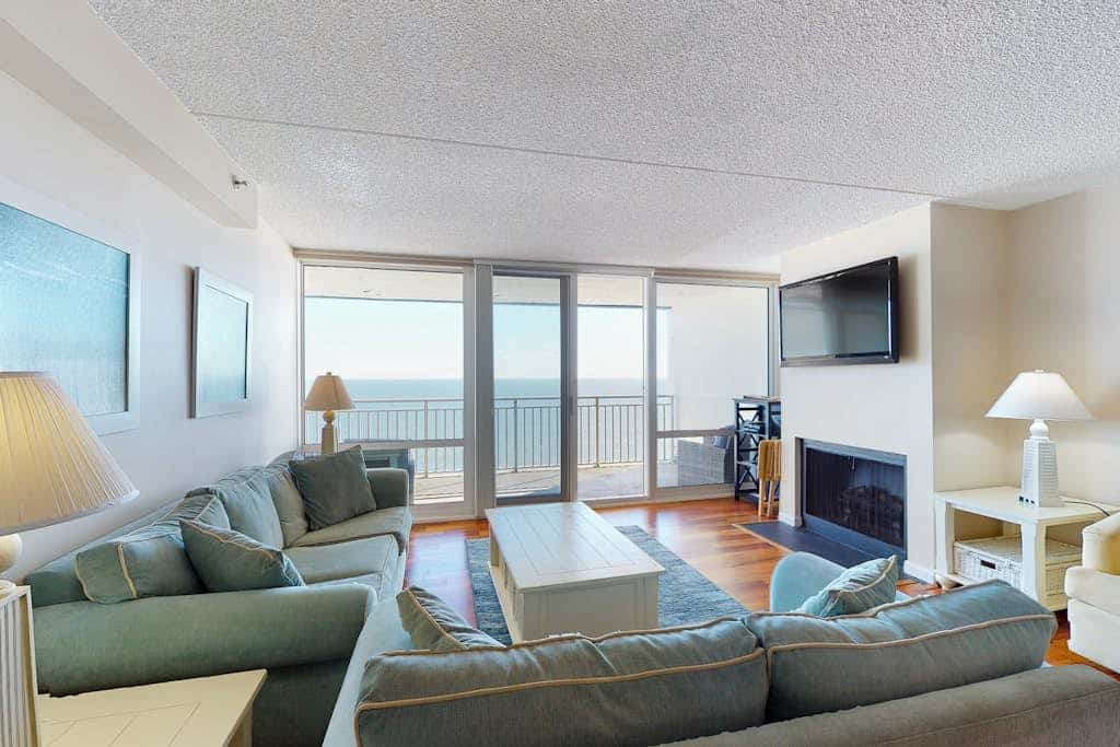 Convenient beachfront condo with balcony, pools, sauna, & AC