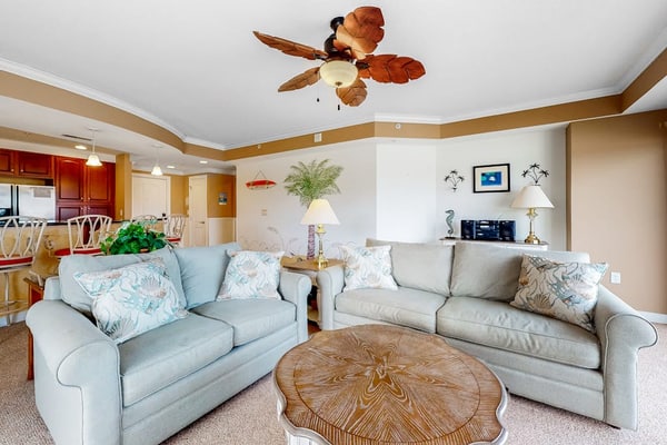 Open and Beautiful Condo in Bayfront Complex w/Shared Pool, Private W/D, & WiFi