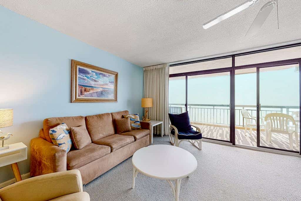 Oceanfront Condo w/ Great View, Balcony, WiFi, AC & Shared Tennis/Pool