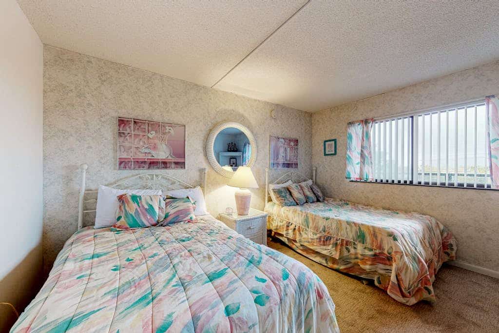 Affordable ocean-view condo with balcony, pools & gym