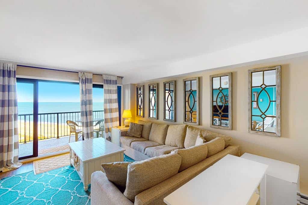 Terrific oceanfront condo with balcony, outdoor pool, & washer/dryer