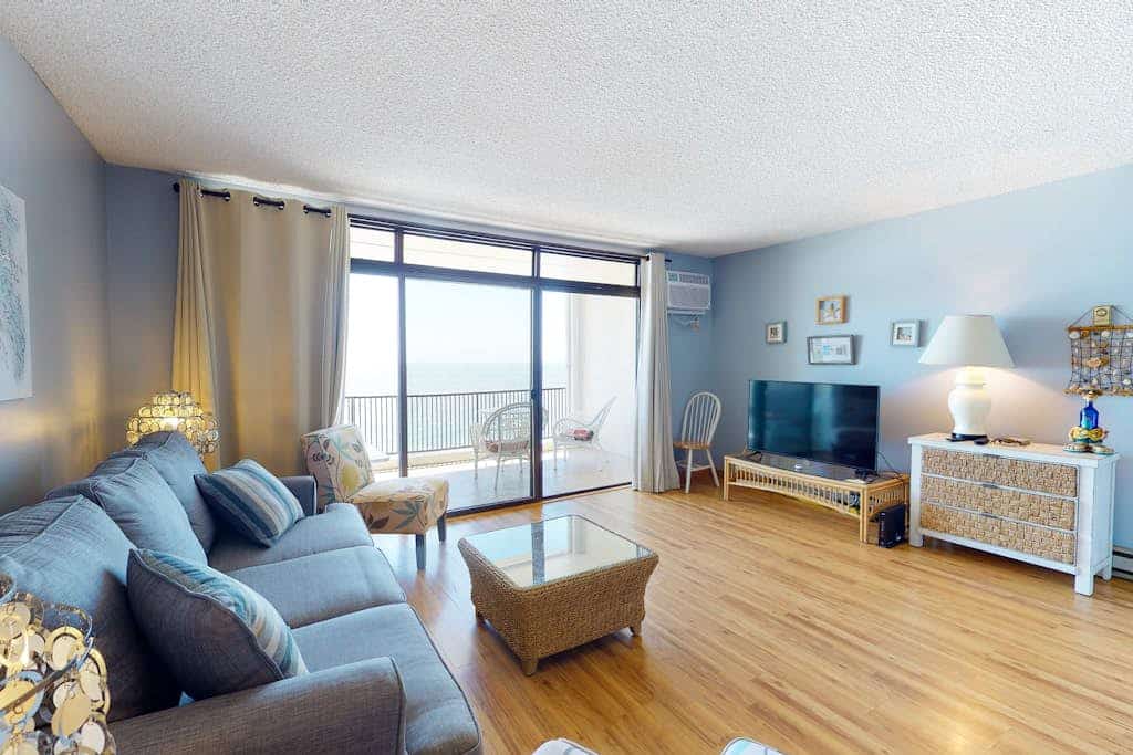 Oceanfront condo with balcony, views, & pool - great location
