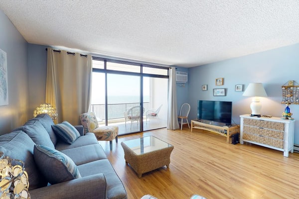 Oceanfront condo with balcony, views, & pool - great location