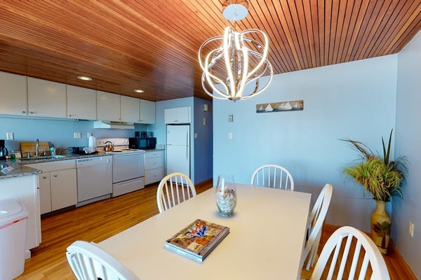 Oceanfront condo with balcony, views, & pool - great location