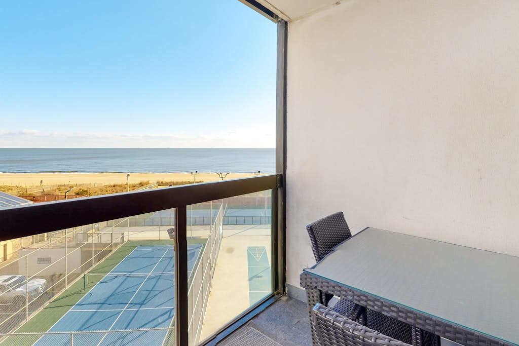 Golden Sands 302