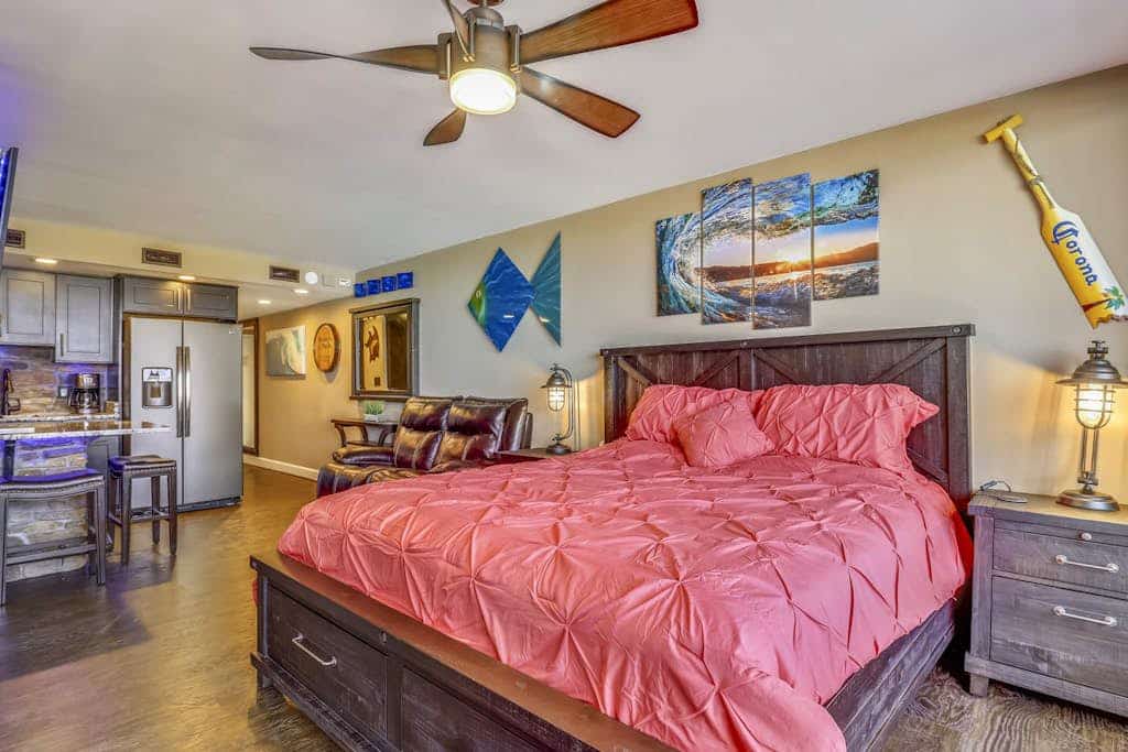 Modern beachfront studio with balcony, views, pool & gym