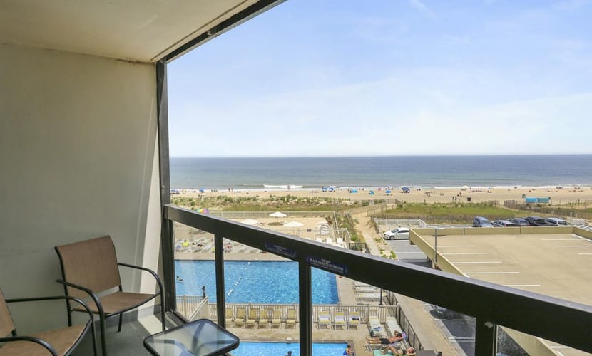 Oceanfront condo with ocean view, pools, tennis, sauna & central AC