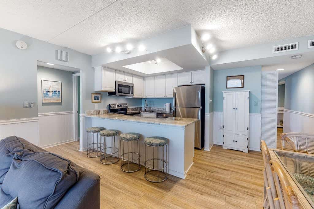 Oceanfront condo with ocean view, pools, tennis, sauna & central AC