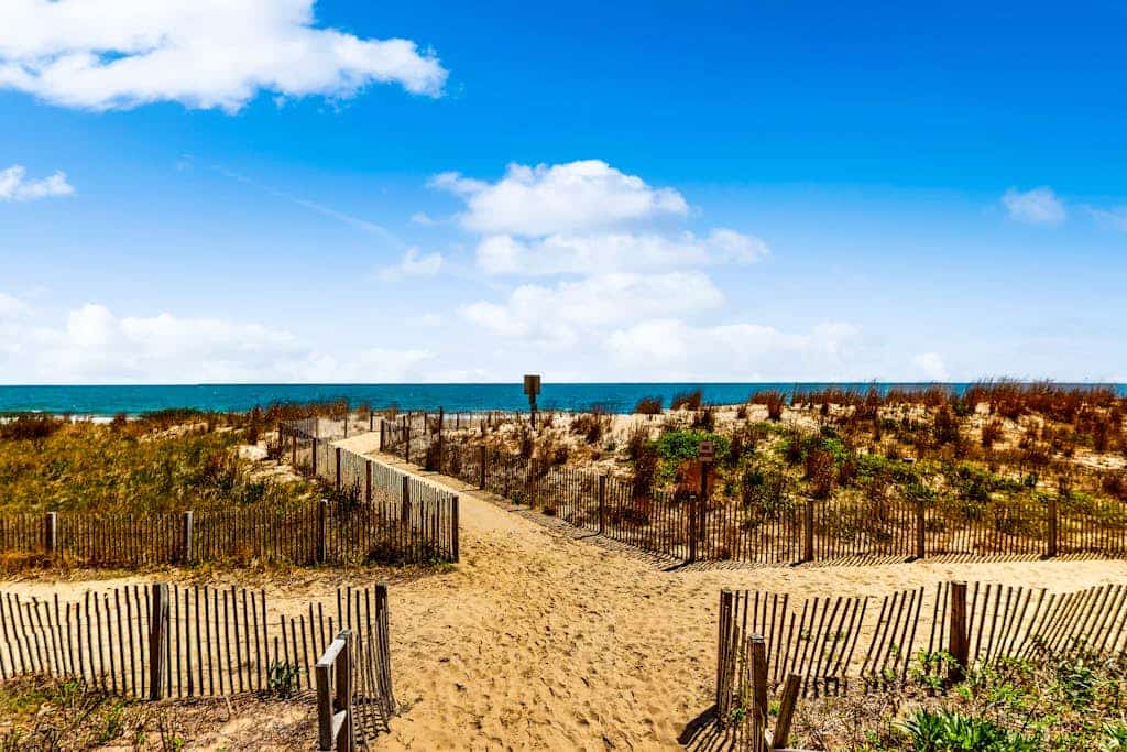 Cozy beachfront condo with balcony views, pools & game room