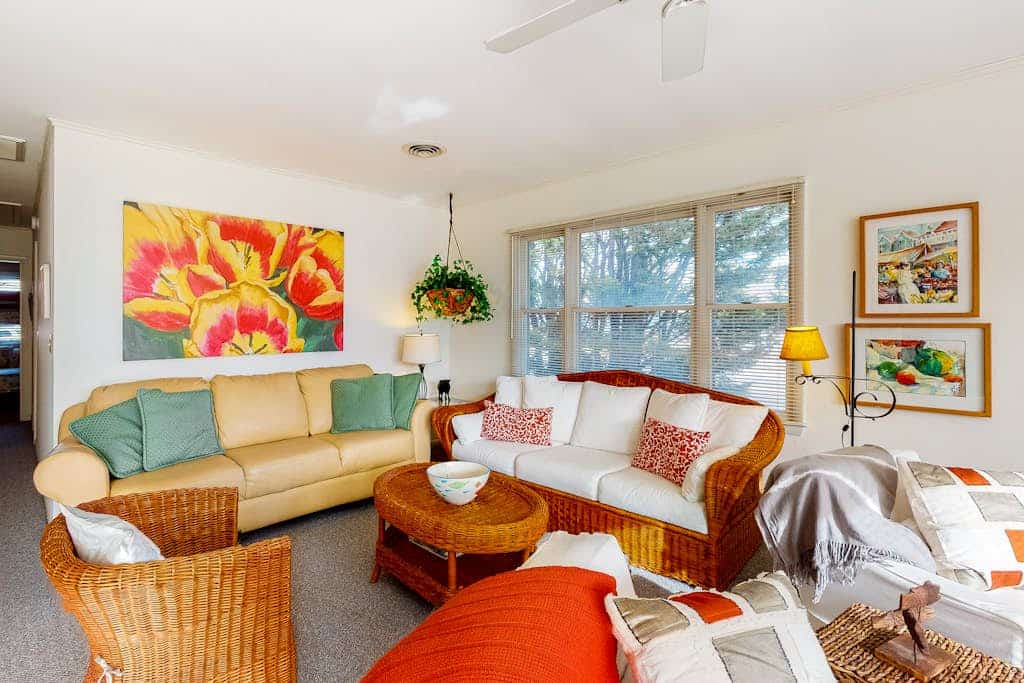 Canal-front home with boat dock, large deck, AC, washer/dryer & WiFi