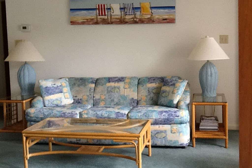 Condo 3 Blocks from the Beach w/ Sunny Patio, Central AC, WiFi & Shared Pool