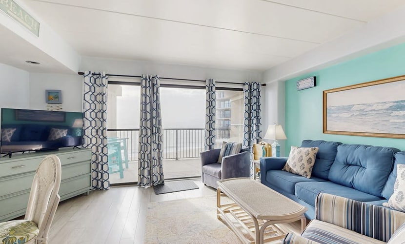 Gorgeous oceanfront studio with outdoor pool & amazing views