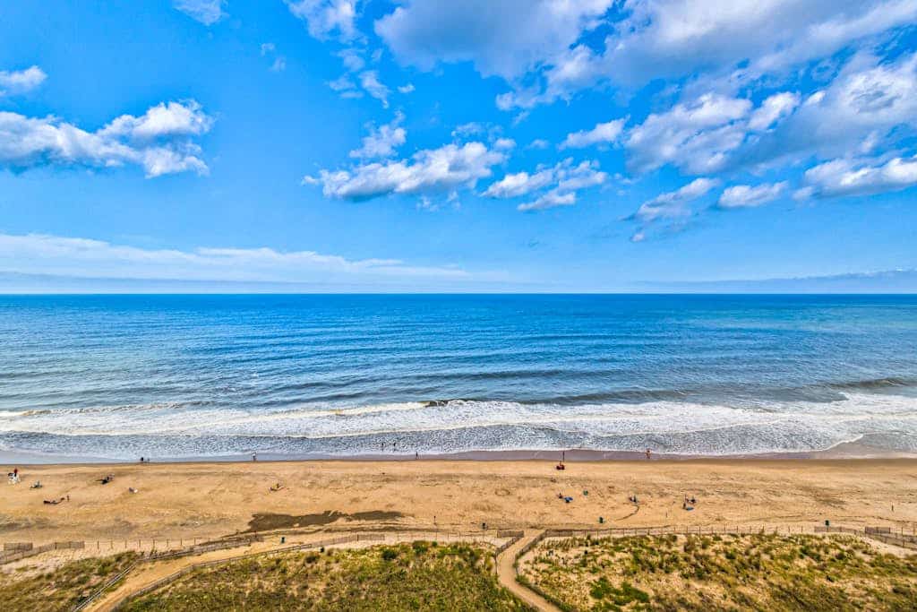 Classic, alluring beachfront condo with balcony, views, pools, gym & tennis