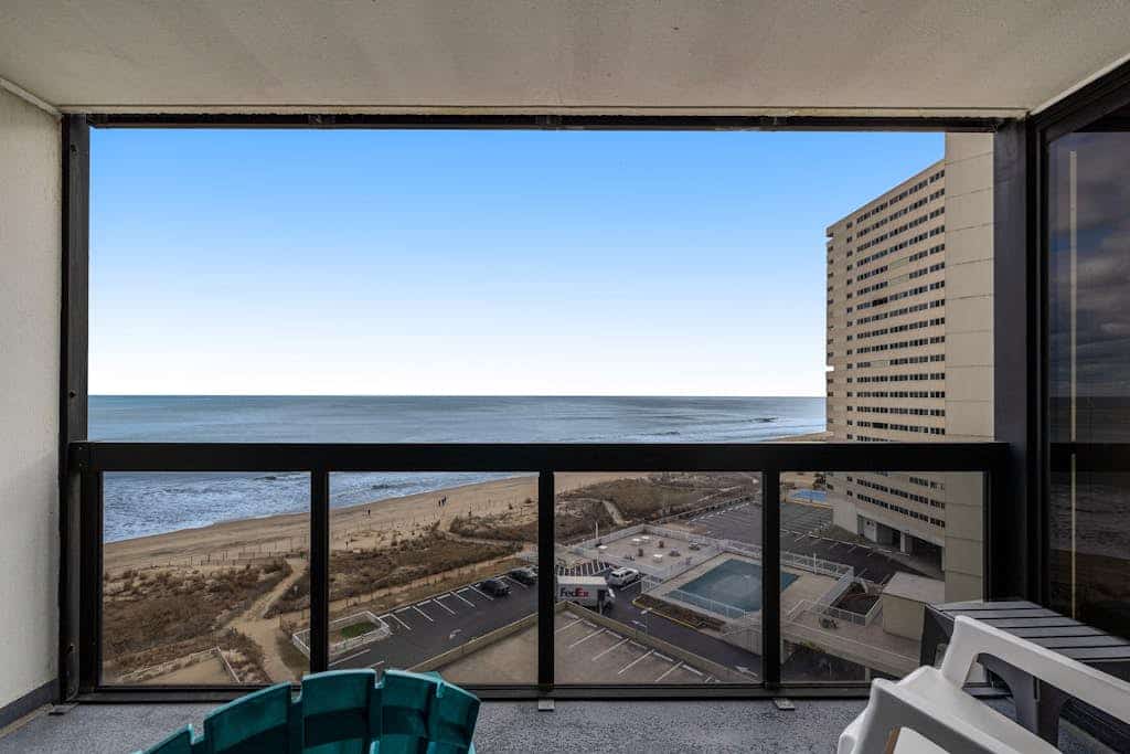 Lovely beachfront condo with balcony views, pools, tennis & gym