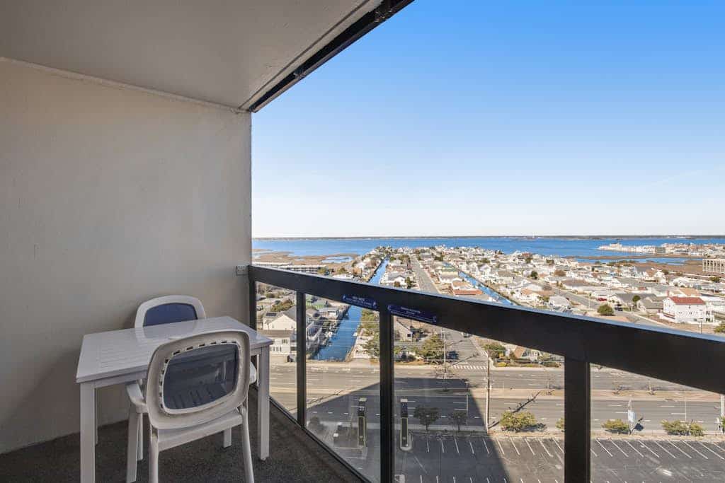 Oceanfront condo with pools, washer/dryer & central AC