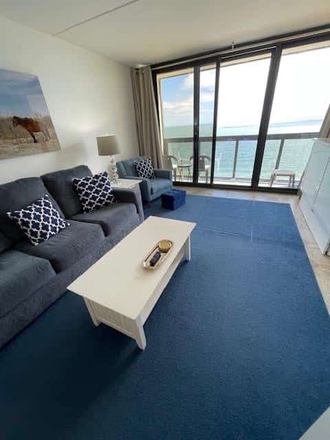 Beachfront studio with balcony, washer/dryer, pools, & gym