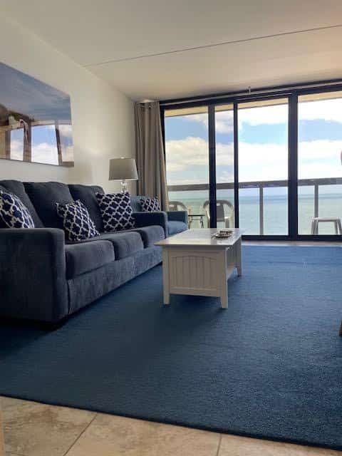 Beachfront studio with balcony, washer/dryer, pools, & gym