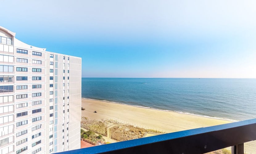 Waterfront condo with balcony, washer/dryer, pools & gym