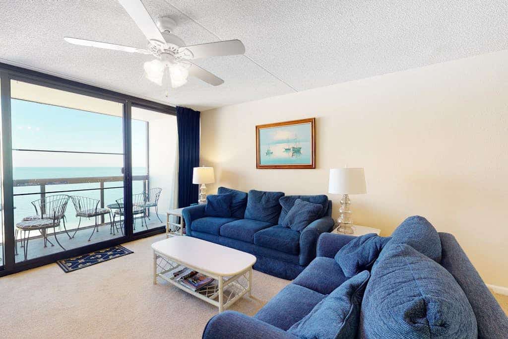 Waterfront condo with balcony, washer/dryer, pools & gym