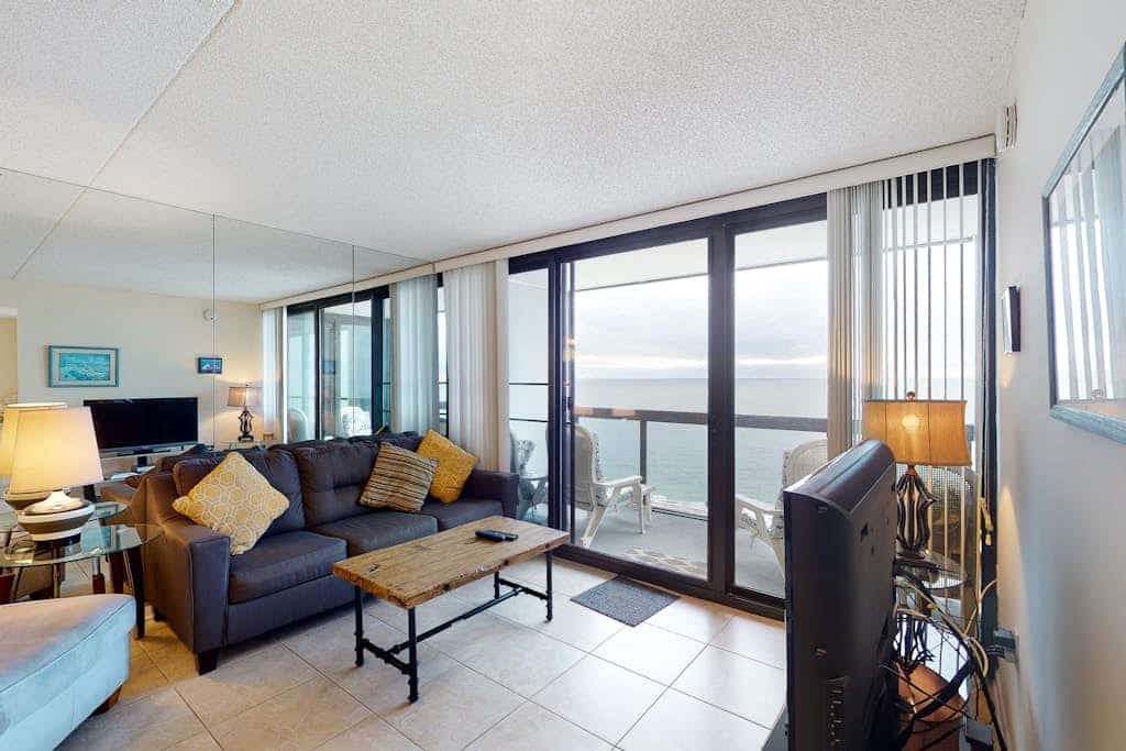 Affordable & convenient beachfront condo with balcony, pools & gym