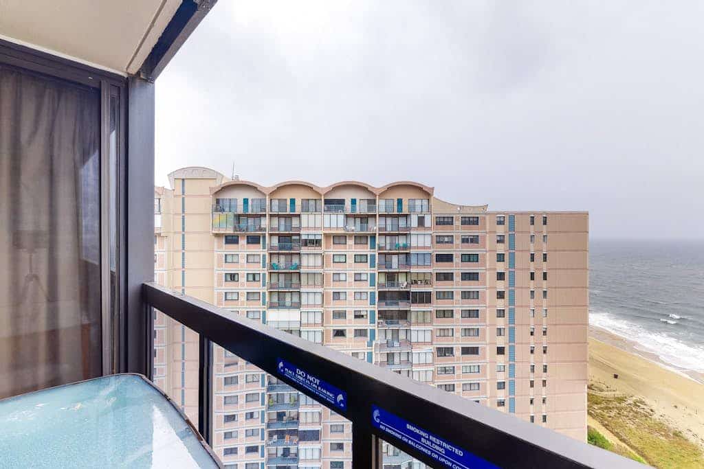 Stunning beach condo with balcony, angled views, W/D, pools & gym