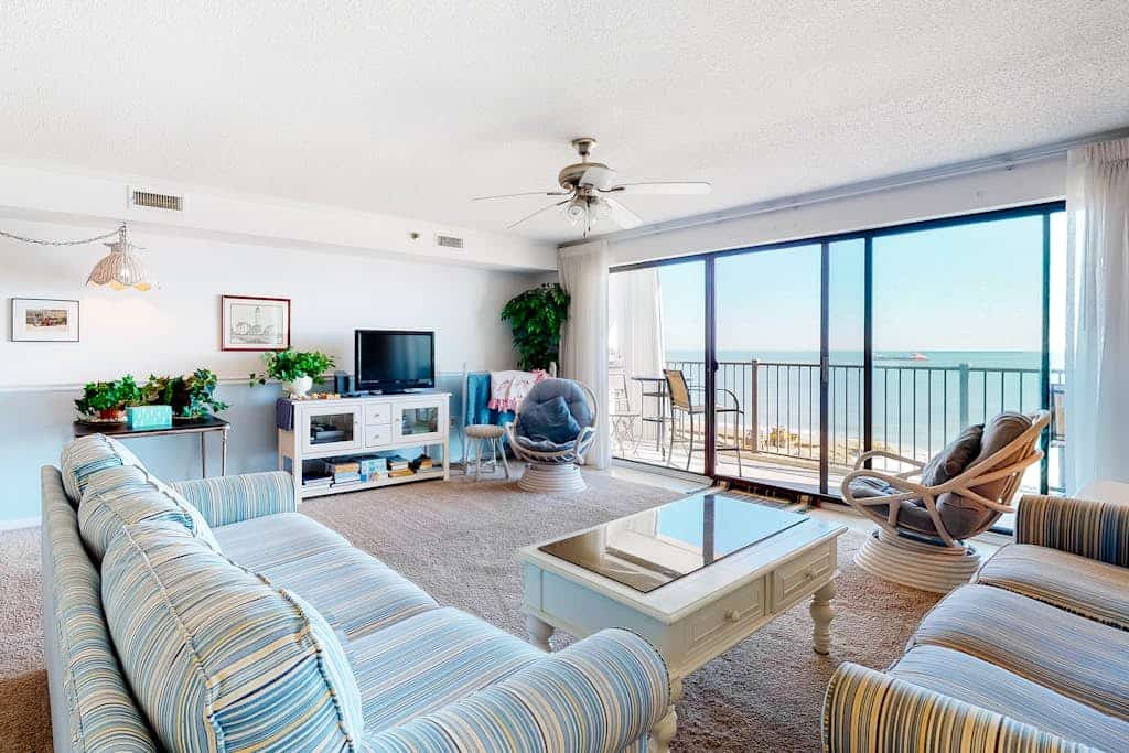 Inviting beachfront condo with beach views, balcony, AC & washer/dryer