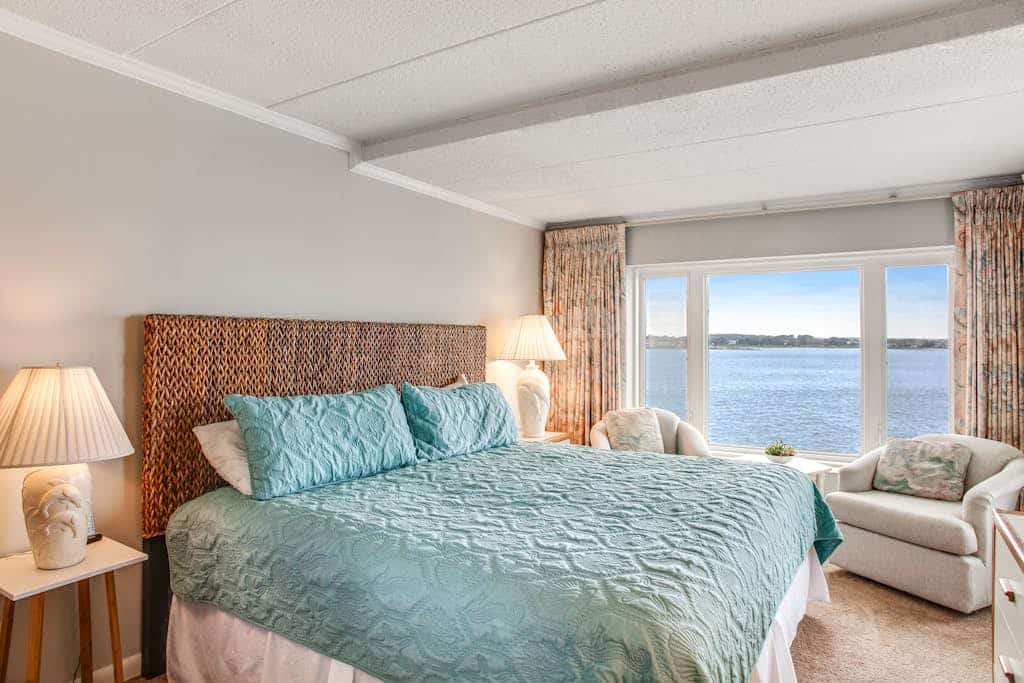 Convenient & comfortable condo with pool & water views from balcony