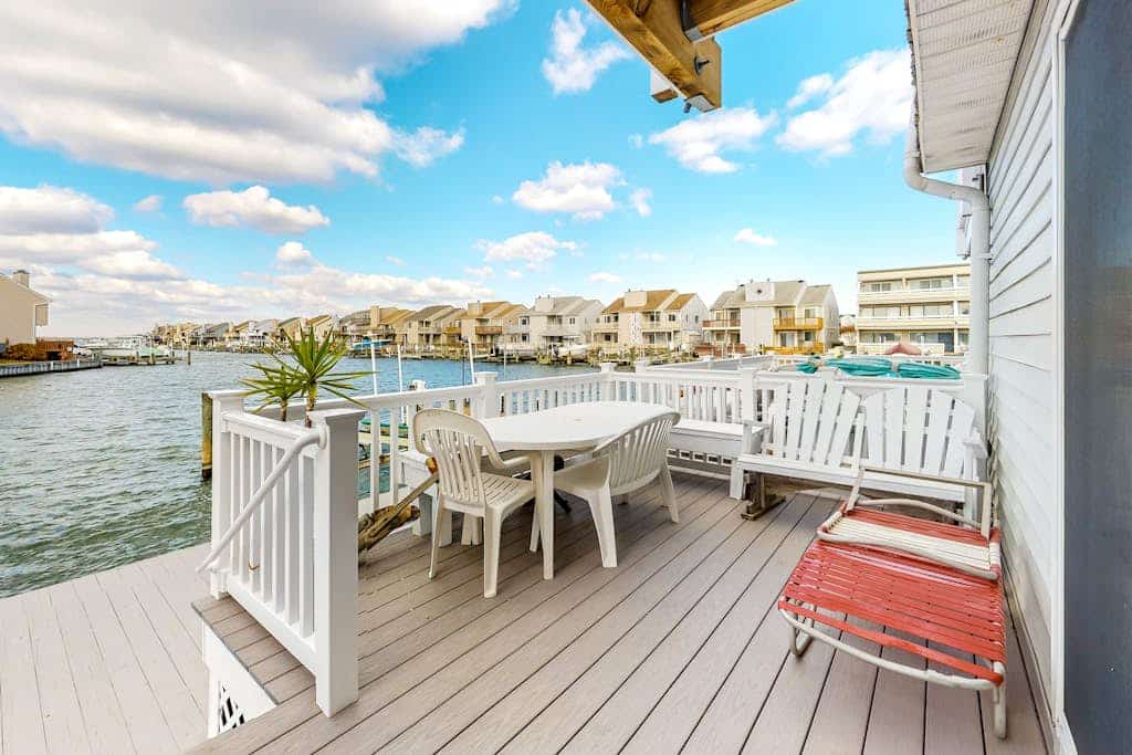 Cozy Vacation Getaway w/Spacious Deck Overlooking Inlet, Free WiFi, Shared Pool