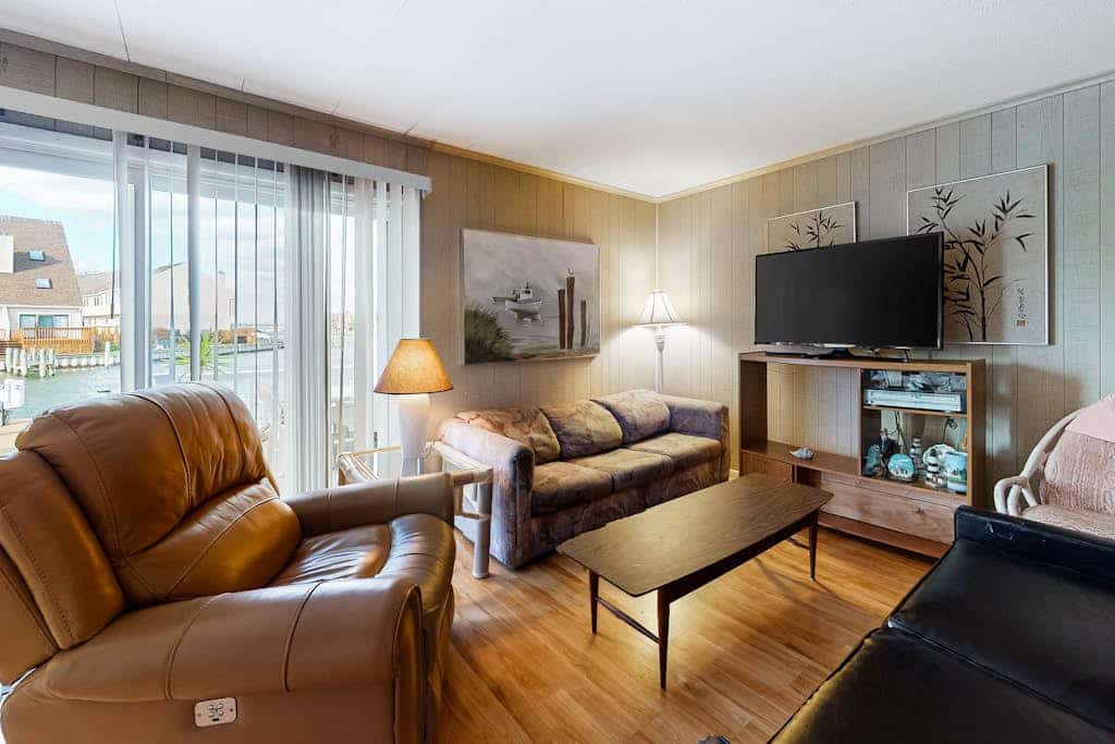 Cozy Vacation Getaway w/Spacious Deck Overlooking Inlet, Free WiFi, Shared Pool
