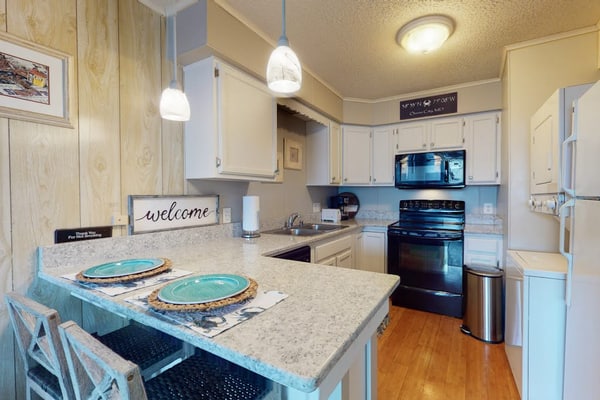 Recently Renovated Condo near the Ocean w/Private Balcony, Washer/Dryer, A/C