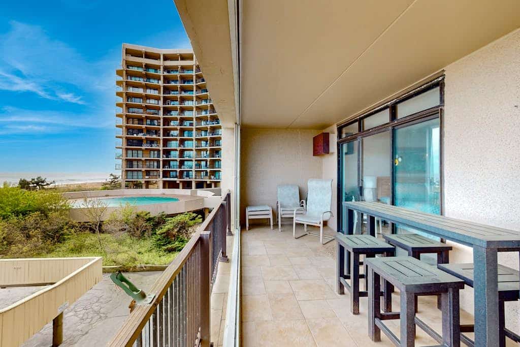 Exquisite beachfront condo with pool & beach views & balcony