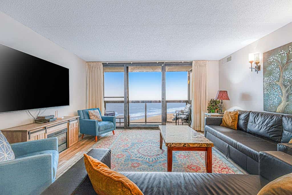 Convenient beachfront condo with angled views, cozy balcony, pools, gym & tennis