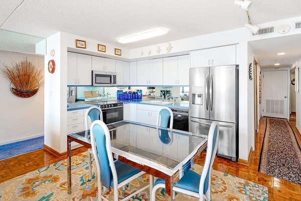 Bright & convenient condo with pool, balcony & angled ocean views