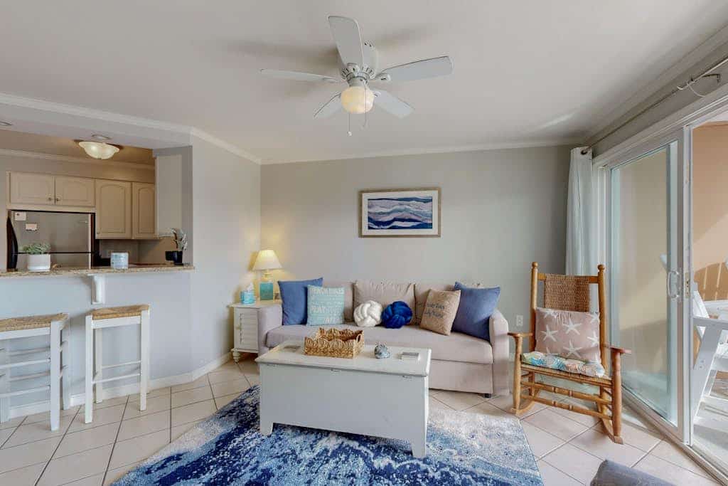 Comfy and Convenient Vacation Home in Bayfront Building w/Shared Pool, Free WiFi