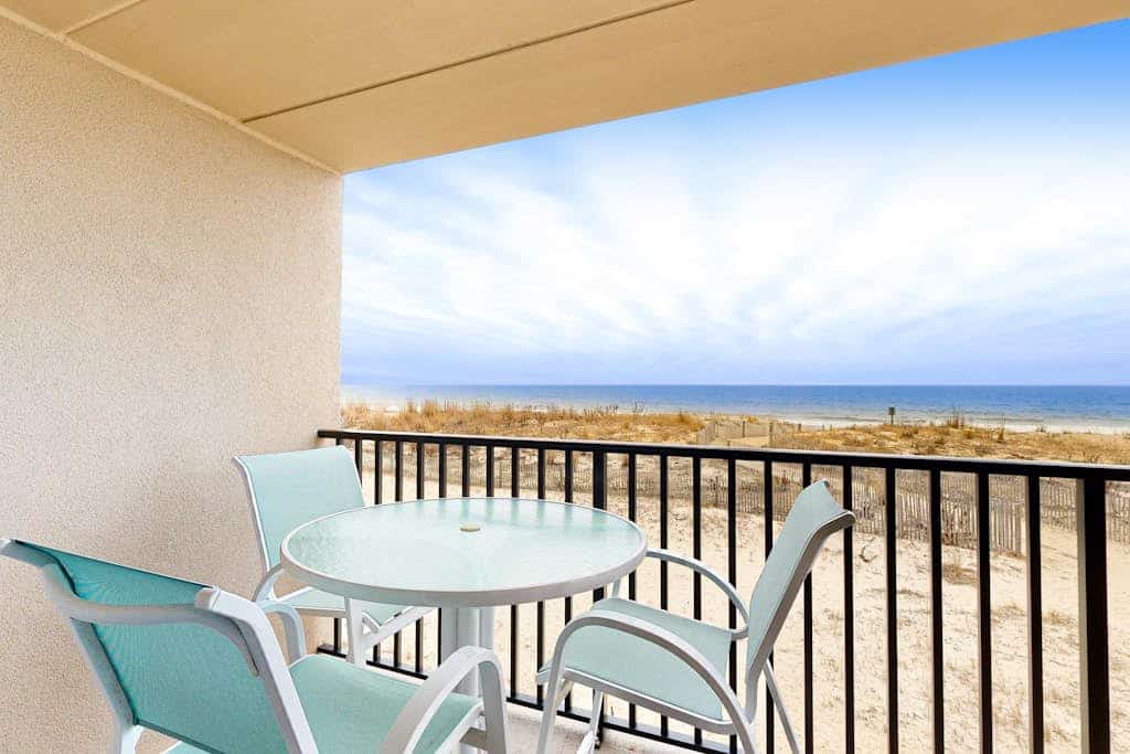 Bright and Attractive Oceanside Home Right Up From Beach w/Balcony & Free WiFi