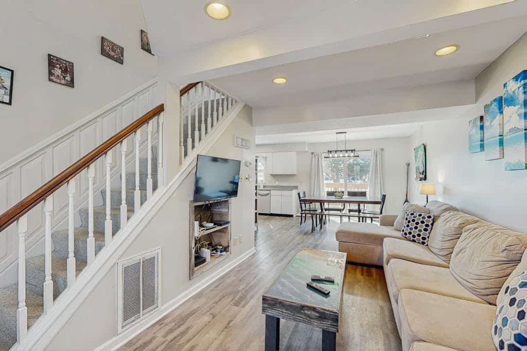 Newly Updated Bayside Townhome w/ Deck, AC, Shared Pools - Walk Everywhere