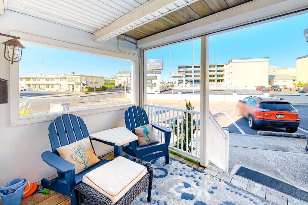 Attractive Townhouse With Wood Interior, Private Washer/Dryer, WiFi, Central AC