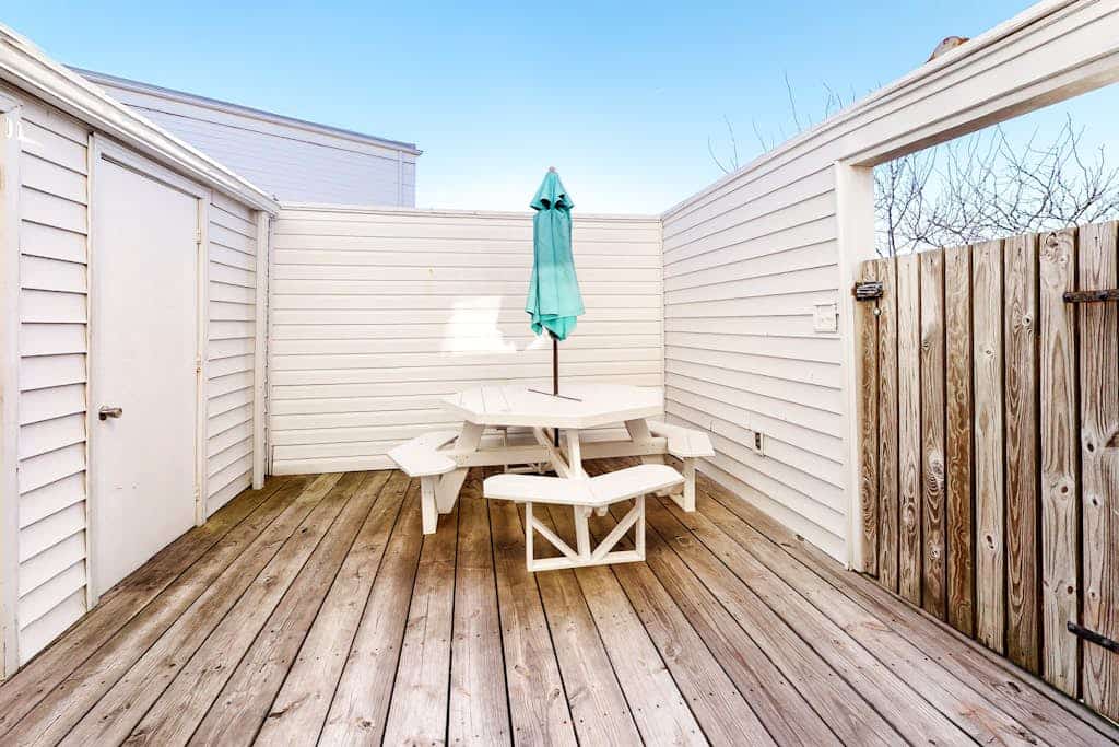 Attractive Townhouse With Wood Interior, Private Washer/Dryer, WiFi, Central AC