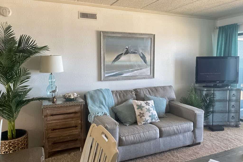 Beachfront family-friendly condo w/amazing views, private balcony, central A/C