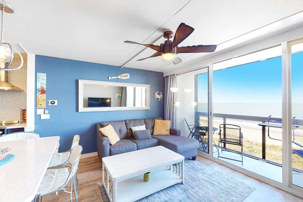 Inviting & modern beachfront condo with balcony, AC, pools, gym & tennis