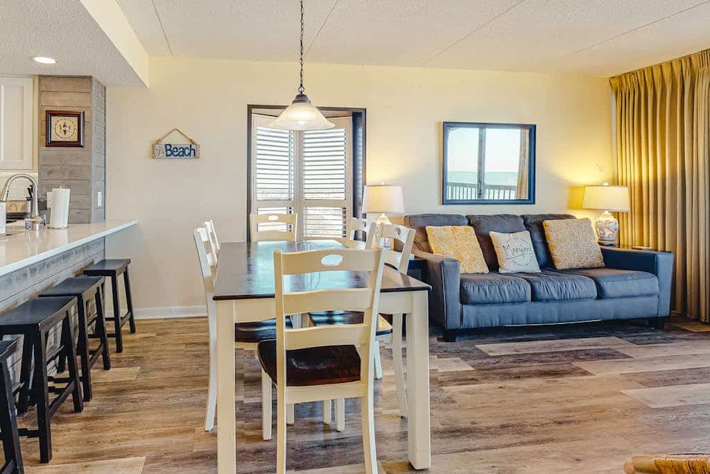 Remodeled, ocean-view condo with pools, saunas & gym
