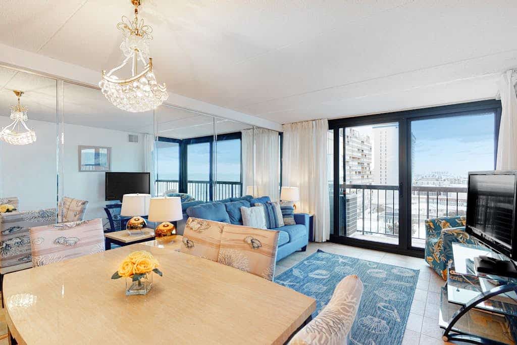Ocean-view condo with balcony, W/D, pools, saunas, tennis & gym